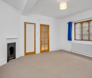 3 bedroom flat to rent - Photo 1