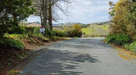 4BR Maunu Retreat with gorgeous views - Photo 4