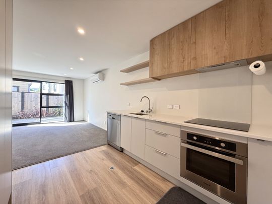 Modern 2-Bedroom Townhouse in Lower Hutt - Photo 1