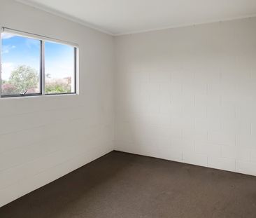 NEW LYNN - 2 Bedroom - Photo 4