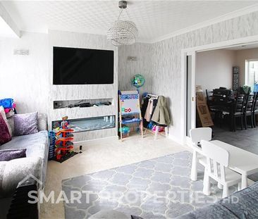 Crawthorne Crescent, Huddersfield - Photo 1