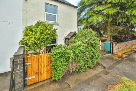 3 bedroom semi-detached house to rent - Photo 3