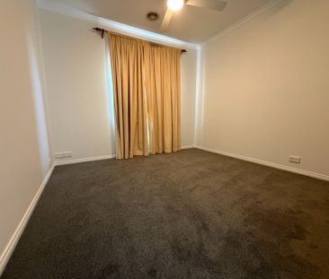 3 Bedroom Home with Fresh Paint and New carpets - Photo 5