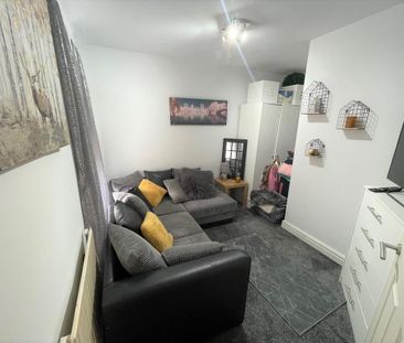 3 bedroom end of terrace house to rent - Photo 3