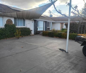 Quality Fully renovated dual occupancy close to hospital - Photo 3