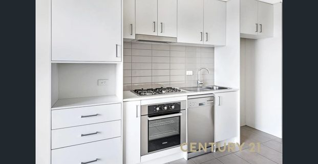 Stylish 1-Bed in Prime Location - Photo 1