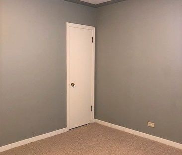 Well-maintained 2-bedroom bungalow in the quiet and desirable neigh... - Photo 4