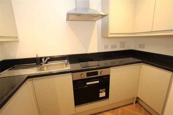 Studio to rent - Photo 1