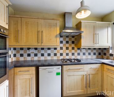 2 bedroom Mid Terraced House - RAMBLERS WAY, PANSHANGER - Photo 2