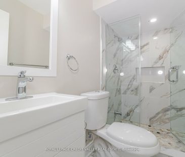 Detached Home For Lease | W8142816 - Photo 5