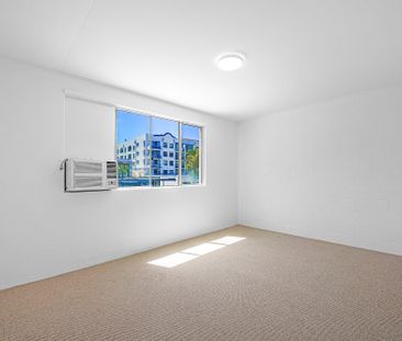 ONE BEDROOM UNIT IN THE HEART OF COOLY - Photo 3