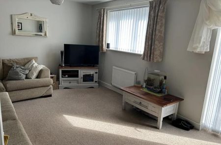 3 bedroom detached house to rent - Photo 3