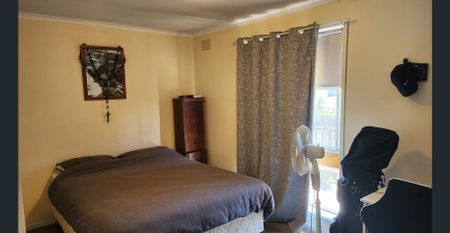 A corner unit with a large backyard - Photo 5