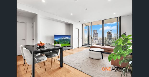 Elevated Waterfront Living: Contemporary Luxury at its Finest - Photo 1