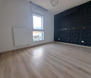 Location Maison 64m² ST PIERRE EN FAUCIGNY 74800 - Photo 3