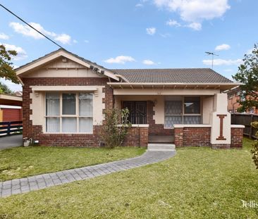 Spacious & Well-Located Street-Front Home - Photo 5