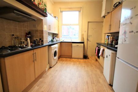 6 bedroom terraced house to rent - Photo 4