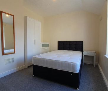 4 bedroom terraced house to rent - Photo 4