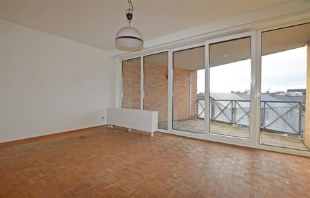Ruim twee-slaapkamerappartement aan de Kleine Ring van Hasselt - Foto 3