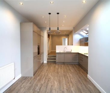 2 bedroom semi-detached house to rent - Photo 5