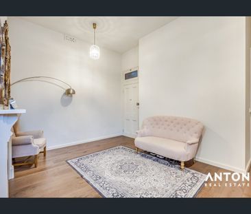 Stylish Furnished Two- Storey Townhouse in Prime South Yarra Location - Photo 3