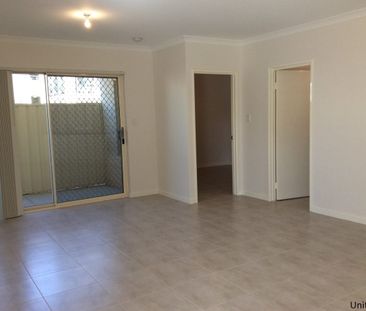 Light and bright, easy care, neutral unit! - Photo 1