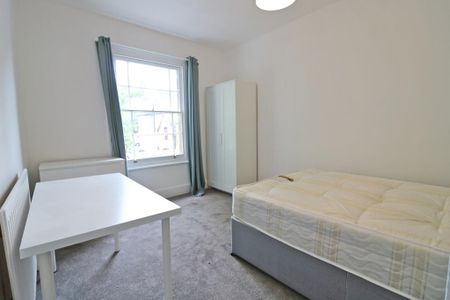 House share to rent - Photo 2