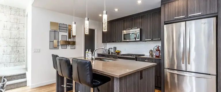 AVAILABLE NOW!! LUXURY 3 BEDROOM TOWNHOUSE IN KENSINGTON. MOVE IN TODAY! | 1812 - Kensington Rd NW, Calgary - Photo 1