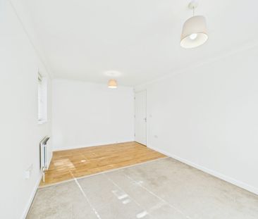 Flat to rent on - Photo 1
