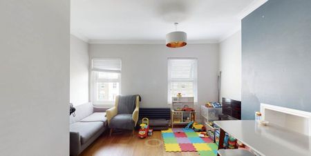 2 bedroom flat to rent - Photo 2