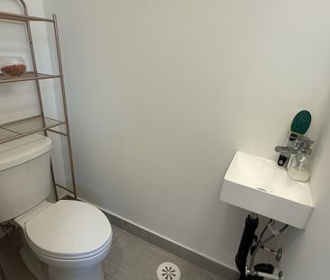 For Lease - 7 Steckley House Lane Unit# 613, Richmond Hill, Ontario - Photo 6