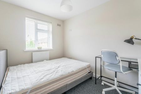 6 bedroom semi-detached house to rent - Photo 4