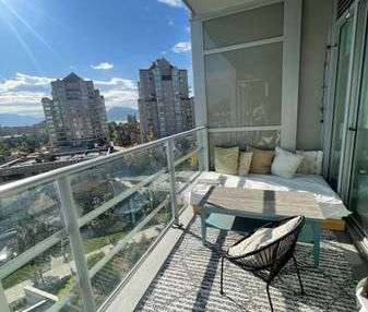 Luxury 1 Bdrm Lake View Condo - Photo 3