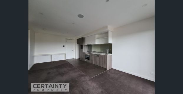 Spacious Two Bedroom Apartment In Heart Of Brunswick! - Photo 1