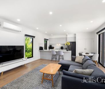 Executive-Style Living in a Prime Heidelberg Heights Location - Photo 2