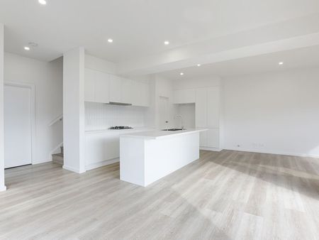 Luxurious Townhouse in Central Fairy Meadow - Photo 2