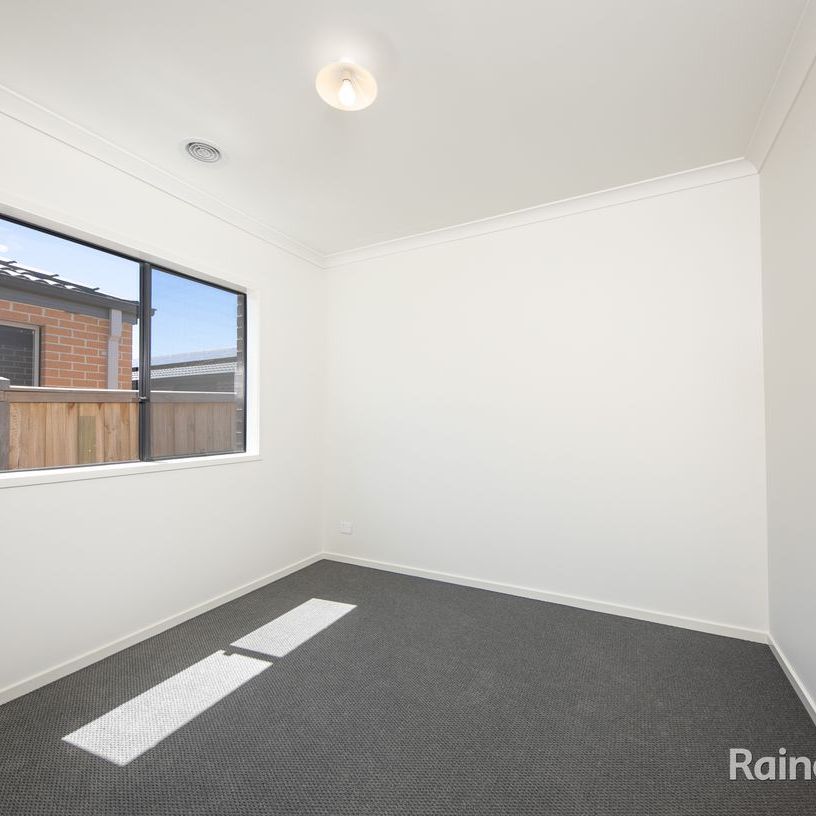 6 Lone Pine Way, Sunbury, VIC 3429 - Photo 1