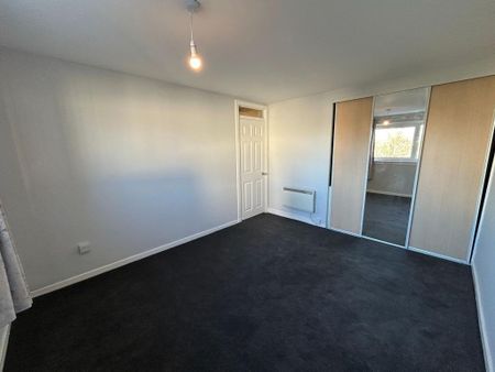 3 bedroom flat to rent - Photo 3
