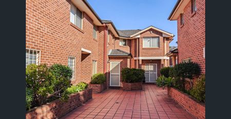 Fully Furnished 2 Bedroom Townhouse - Photo 3