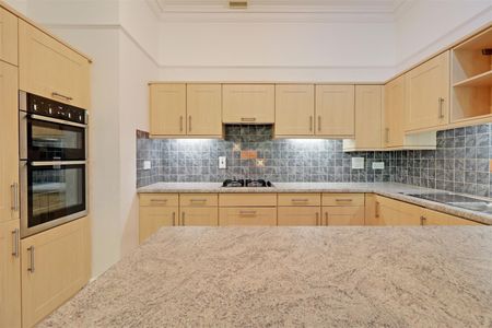 A 3 Bedroom Flat in Montpellier GL50 1QG - Photo 4