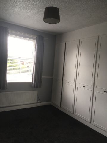 2 Bed Terraced House, Byng St, OL10 - Photo 3