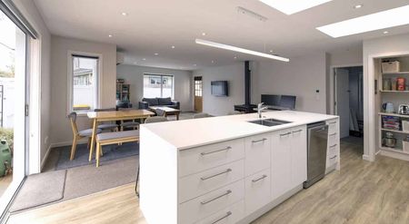 Comfortable 3 bedroom family home - Photo 5