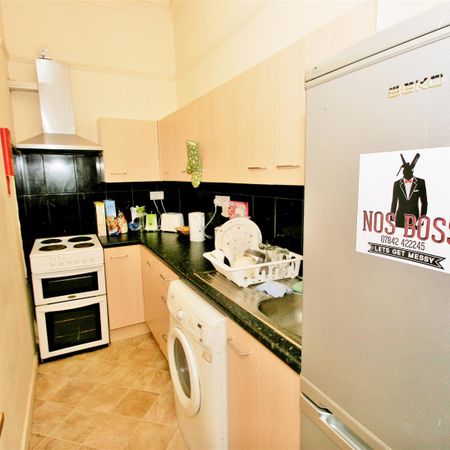 3 bedroom apartment to rent - Photo 4