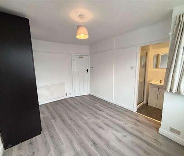 Castle Lane, Solihull, B92 - Photo 2