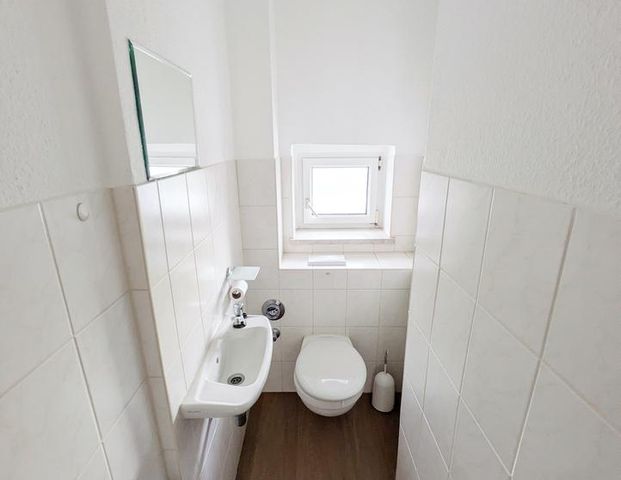 ++ frisch renovierte 2-Raum-Wohnung - mit Tageslichtbad & Gartenoption in Reinsdorf ++ - Photo 1