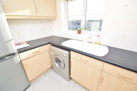 Spruce Court, Wakefield - Photo 2