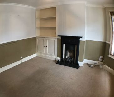 3 Bed Terraced House, Cromwell Road, RG4 - Photo 1