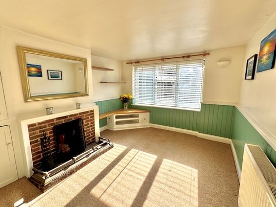 Charming Period Cottage to let in Westbourne - Photo 1