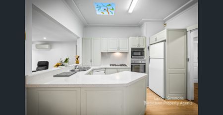 FAIRFIELD WEST CHARM! - Photo 4