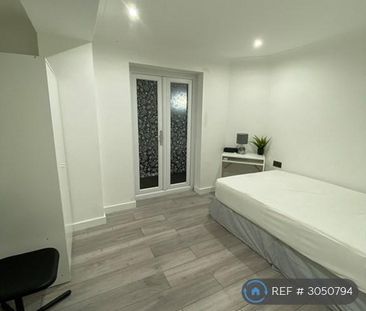 1 bedroom in a flat share to rent - Photo 1